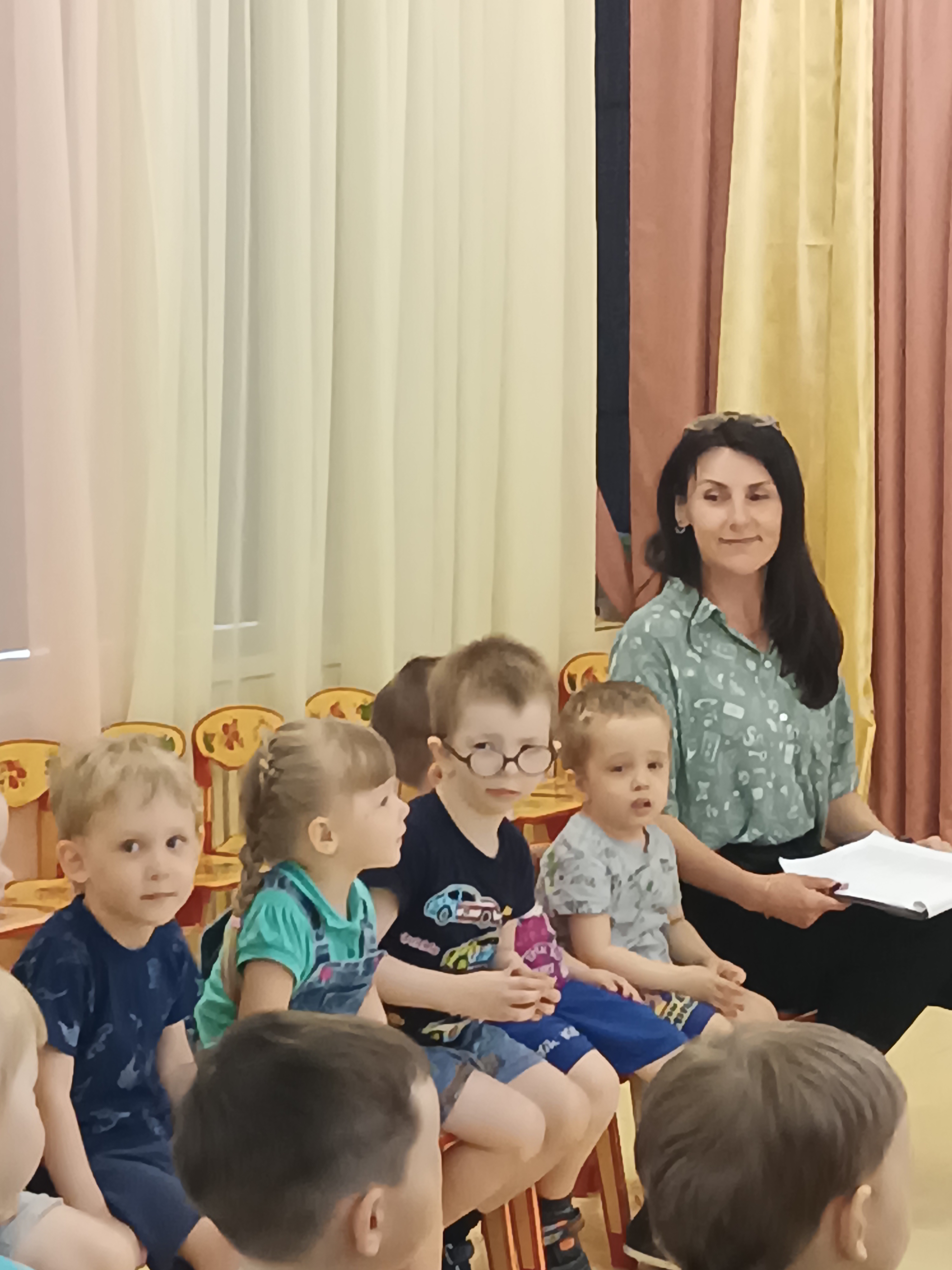 В детском садике Солнышко 26 апреля состоялся  кукольный экологический спектакль; &quot;Катин зонтик&quot; для детей седьмой группы и их родителей..